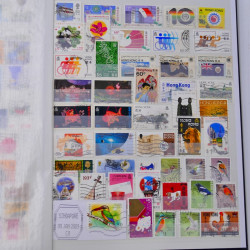 Lot de timbres de Hong Kong neufs et oblitérés en un album.