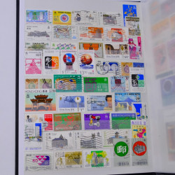 Lot de timbres de Hong Kong neufs et oblitérés en un album.