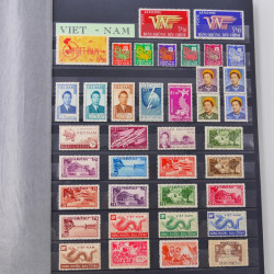Lot de timbres de Vietnam neufs et oblitérés en un album.