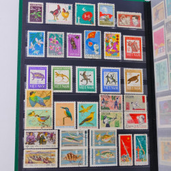 Lot de timbres de Vietnam neufs et oblitérés en un album.
