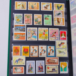 Lot de timbres de Vietnam neufs et oblitérés en un album.