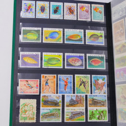 Lot de timbres de Vietnam neufs et oblitérés en un album.