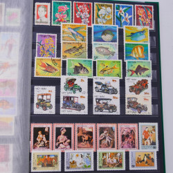 Lot de timbres de Vietnam neufs et oblitérés en un album.