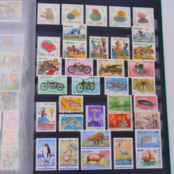 Lot de timbres de Vietnam neufs et oblitérés en un album.