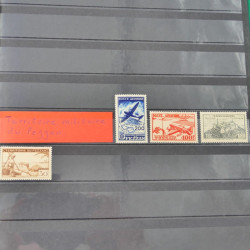 Lot massif de timbres du monde neufs et oblitérés en 8 albums.