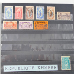 Lot massif de timbres du monde neufs et oblitérés en 8 albums.