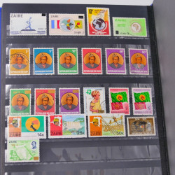Lot massif de timbres du monde neufs et oblitérés en 8 albums.
