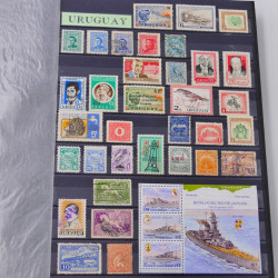 Lot massif de timbres du monde neufs et oblitérés en 8 albums.