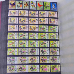 Lot massif de timbres du monde neufs et oblitérés en 8 albums.