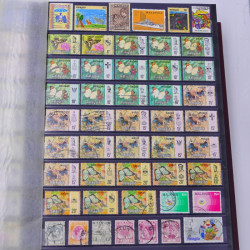 Lot massif de timbres du monde neufs et oblitérés en 8 albums.