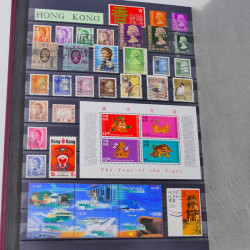 Lot massif de timbres du monde neufs et oblitérés en 8 albums.