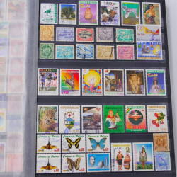Lot massif de timbres du monde neufs et oblitérés en 8 albums.