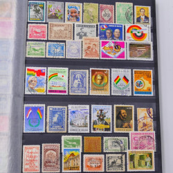 Lot massif de timbres du monde neufs et oblitérés en 8 albums.