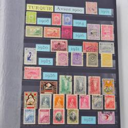 Lot massif de timbres du monde neufs et oblitérés en 8 albums.