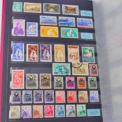 Lot massif de timbres du monde neufs et oblitérés en 8 albums.