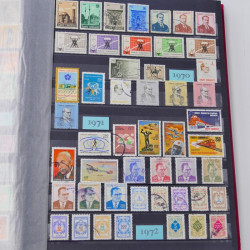 Lot massif de timbres du monde neufs et oblitérés en 8 albums.