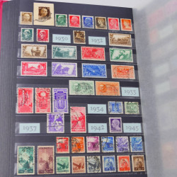 Lot massif de timbres du monde neufs et oblitérés en 8 albums.