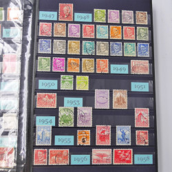 Lot massif de timbres du monde neufs et oblitérés en 8 albums.