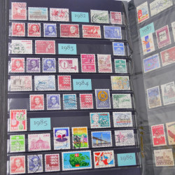 Lot massif de timbres du monde neufs et oblitérés en 8 albums.