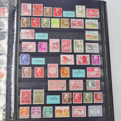 Lot massif de timbres du monde neufs et oblitérés en 8 albums.