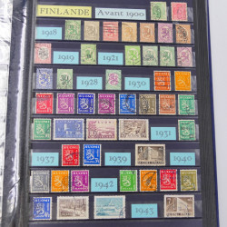 Lot massif de timbres du monde neufs et oblitérés en 8 albums.