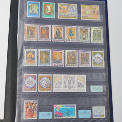 Lot massif de timbres du monde neufs et oblitérés en 8 albums.