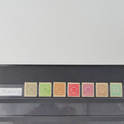 Lot massif de timbres du monde neufs et oblitérés en 8 albums.