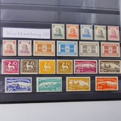 Lot massif de timbres du monde neufs et oblitérés en 8 albums.