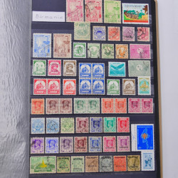 Lot massif de timbres du monde neufs et oblitérés en 9 albums.