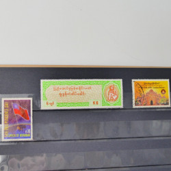 Lot massif de timbres du monde neufs et oblitérés en 9 albums.