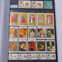Lot massif de timbres du monde neufs et oblitérés en 9 albums.