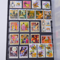 Lot massif de timbres du monde neufs et oblitérés en 9 albums.