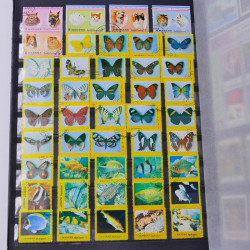 Lot massif de timbres du monde neufs et oblitérés en 9 albums.