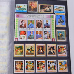 Lot massif de timbres du monde neufs et oblitérés en 9 albums.