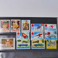 Lot massif de timbres du monde neufs et oblitérés en 9 albums.
