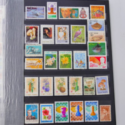 Lot massif de timbres du monde neufs et oblitérés en 9 albums.