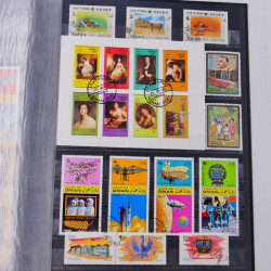 Lot massif de timbres du monde neufs et oblitérés en 9 albums.