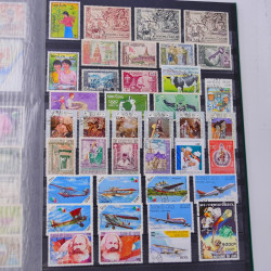 Lot massif de timbres du monde neufs et oblitérés en 9 albums.