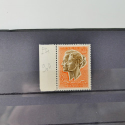 Lot massif de timbres du monde neufs et oblitérés en 9 albums.