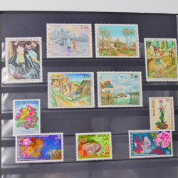Lot massif de timbres du monde neufs et oblitérés en 9 albums.