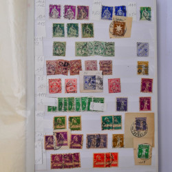 Lot massif de timbres du monde neufs et oblitérés en 9 albums.