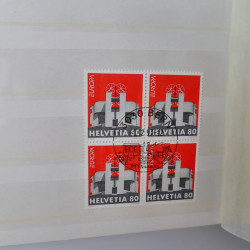 Lot massif de timbres du monde neufs et oblitérés en 9 albums.