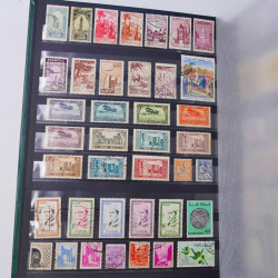 Lot massif de timbres du monde neufs et oblitérés en 9 albums.