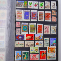 Lot massif de timbres du monde neufs et oblitérés en 9 albums.