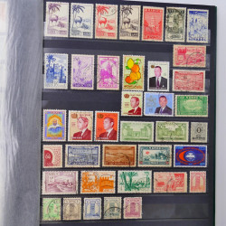 Lot massif de timbres du monde neufs et oblitérés en 9 albums.