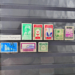 Lot massif de timbres du monde neufs et oblitérés en 9 albums.