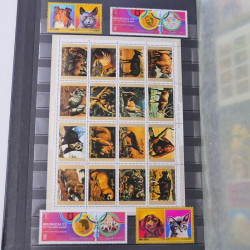 Lot massif de timbres du monde neufs et oblitérés en 10 albums.
