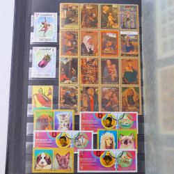 Lot massif de timbres du monde neufs et oblitérés en 10 albums.