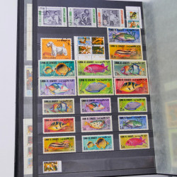 Lot massif de timbres du monde neufs et oblitérés en 10 albums.
