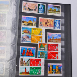Lot massif de timbres du monde neufs et oblitérés en 10 albums.